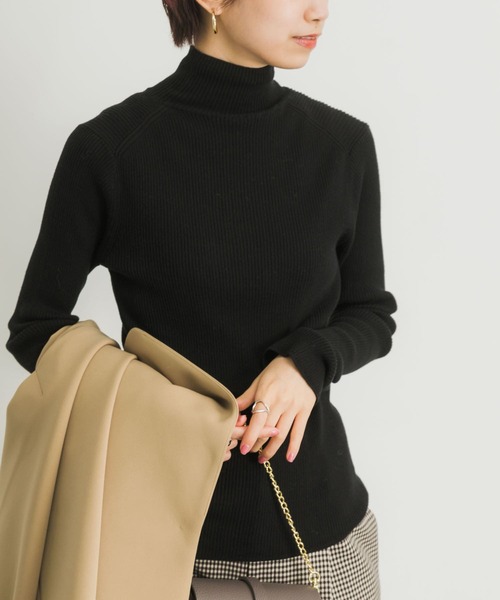 URBAN RESEARCH（アーバンリサーチ）の「『UR TECH』ハイネックリブニット（ニット/セーター・レディース・オフホワイト/ブラック/グレー系その他/イエロー系その他・FREE）」の5枚目の写真