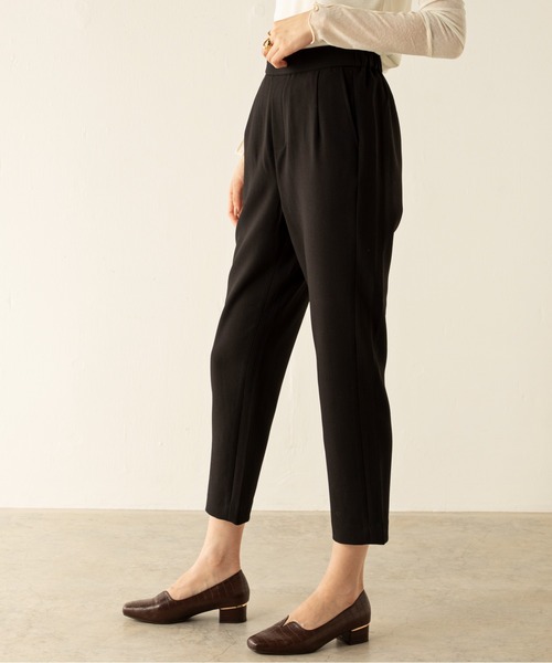 MILLION CARATS（ミリオンカラッツ）の「着回し力抜群の美脚シルエット！快適な履き心地も実現◎ダブルツイルテーパードパンツ（その他パンツ・レディース・ブラック/ベージュ・FREE）」の12枚目の写真