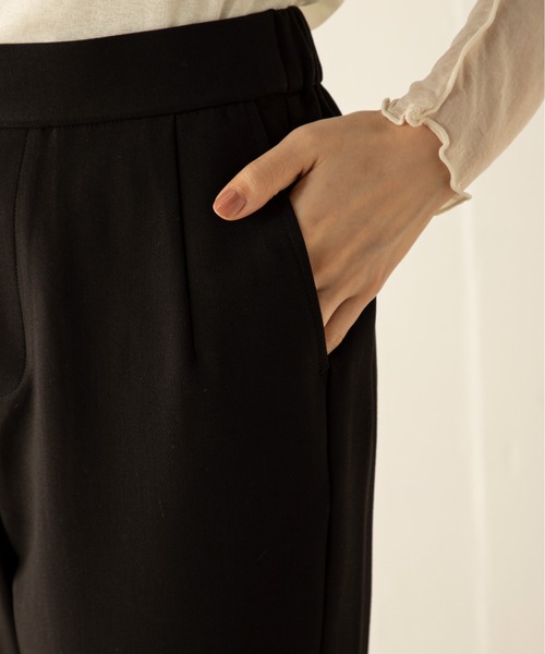 MILLION CARATS（ミリオンカラッツ）の「着回し力抜群の美脚シルエット！快適な履き心地も実現◎ダブルツイルテーパードパンツ（その他パンツ・レディース・ブラック/ベージュ・FREE）」の15枚目の写真