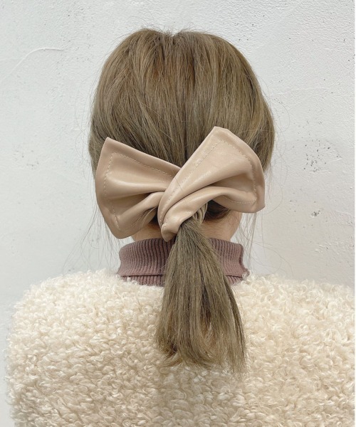 apres jour（アプレジュール）の「【apres jour×ARIAZ】フェイクレザーデフトバン（ヘアバンド・レディース・ダークブラウン/アイボリー・FREE）」の2枚目の写真