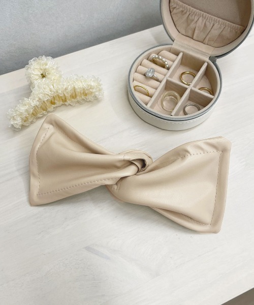 apres jour（アプレジュール）の「【apres jour×ARIAZ】フェイクレザーデフトバン（ヘアバンド・レディース・ダークブラウン/アイボリー・FREE）」の4枚目の写真