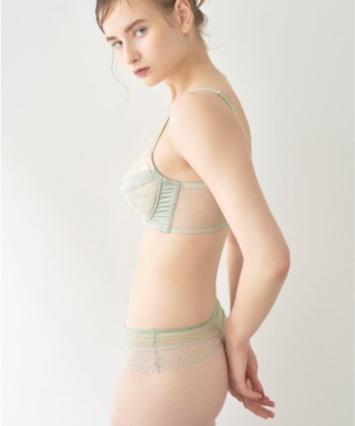 LILY BROWN(リリーブラウン)の「【LILY BROWN Lingerie】サテン アイラッシュレース ブラ(ブラジャー・レディース・ボルドー/ミント・1/2/3/4)」の4枚目の写真