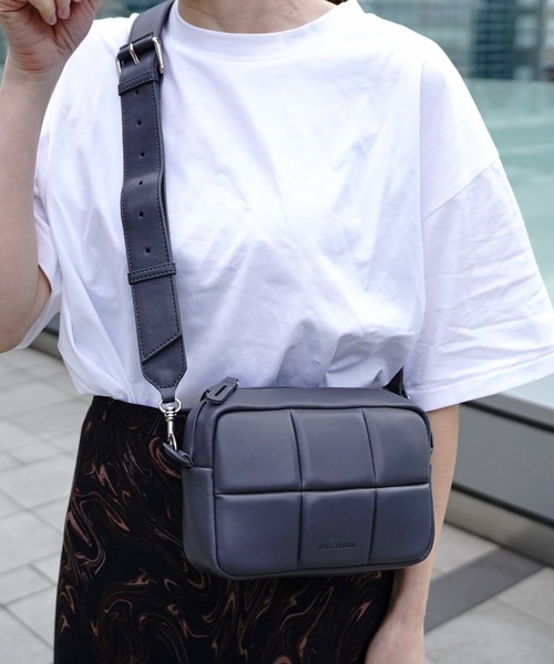 ADD CULUMN(アドカラム)の「ADD CULUMN(アドカラム) PUFF-CROSS BODY/ショルダーバック(ショルダーバッグ・レディース・クリーム/ベージュ/ブラック/ダークグレー/グレー・FREE/F)」の4枚目の写真