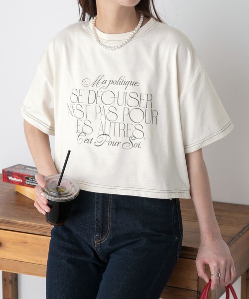 BONLECILL(ボンルシール)の「配色ステッチ フレンチロゴ クロップド半袖Tシャツ(Tシャツ/カットソー・レディース・ブラック/アイボリー/オフホワイト/ブルー・FREE)」の1枚目の写真