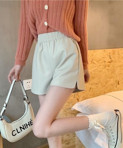 tone（トーン）の「【emaan】合成皮革ショートパンツ（その他パンツ・レディース・ブラウン/アイボリー/ブラック・FREE）」の2枚目の写真