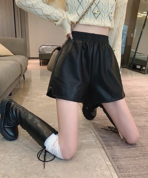 tone（トーン）の「【emaan】合成皮革ショートパンツ（その他パンツ・レディース・ブラウン/アイボリー/ブラック・FREE）」の4枚目の写真