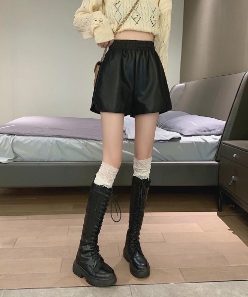 tone（トーン）の「【emaan】合成皮革ショートパンツ（その他パンツ・レディース・ブラウン/アイボリー/ブラック・FREE）」の6枚目の写真