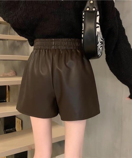 tone（トーン）の「【emaan】合成皮革ショートパンツ（その他パンツ・レディース・ブラウン/アイボリー/ブラック・FREE）」の13枚目の写真