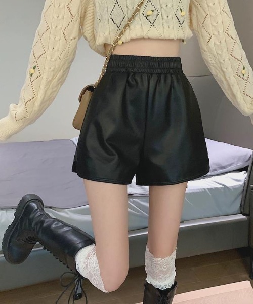 tone（トーン）の「【emaan】合成皮革ショートパンツ（その他パンツ・レディース・ブラウン/アイボリー/ブラック・FREE）」の15枚目の写真