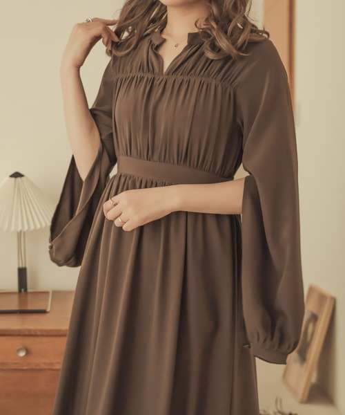 Ambre Neige(アンブルネージュ)の「2WAYギャザーオープンスリーブワンピース/【WEB/EC限定商品】(ワンピース・レディース・アイボリー/ダークブラウン・FREE)」の4枚目の写真