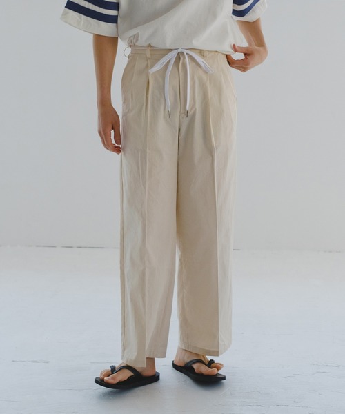 WHIMSIC(ウィムジック)の「【UNISEX/サイズ展開あり】コットンツイルタックパンツ(スラックス・メンズ・ベージュ/アイボリー/ピンク・1/2)」の2枚目の写真