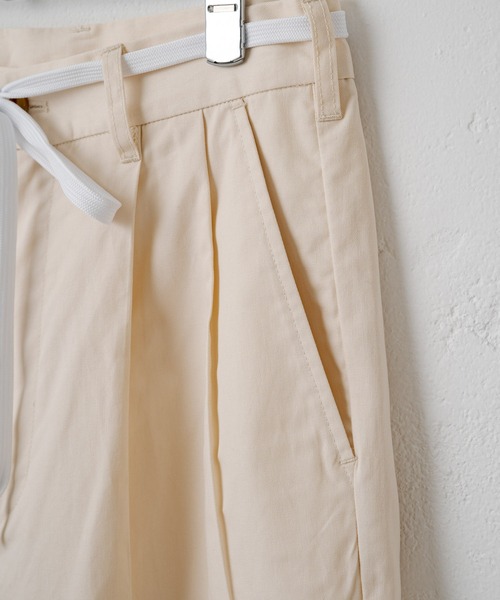WHIMSIC(ウィムジック)の「【UNISEX/サイズ展開あり】コットンツイルタックパンツ(スラックス・メンズ・ベージュ/アイボリー/ピンク・1/2)」の6枚目の写真
