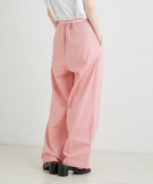 WHIMSIC(ウィムジック)の「【UNISEX/サイズ展開あり】コットンツイルタックパンツ(スラックス・メンズ・ベージュ/アイボリー/ピンク・1/2)」の11枚目の写真