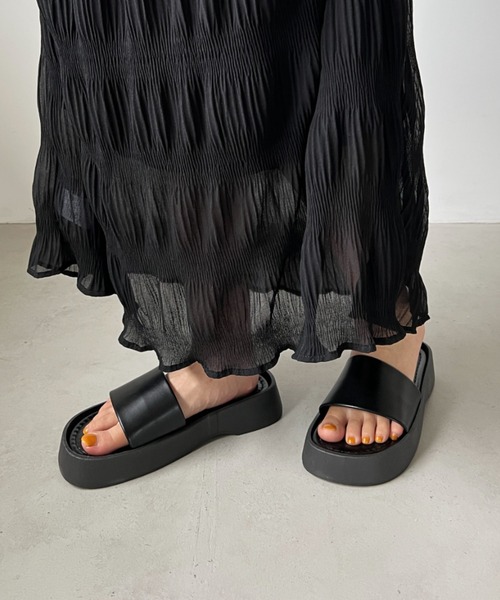 CLEA（クレア）の「スクエアトゥ厚底サンダル（サンダル・レディース・アイボリー/ブラック・24.5cm/23.5cm）」の8枚目の写真