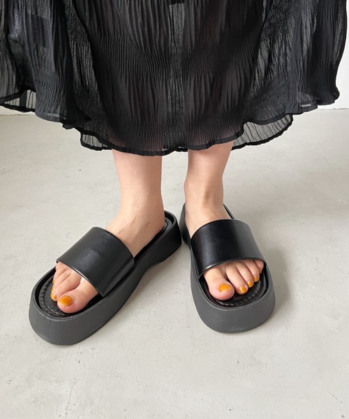 CLEA（クレア）の「スクエアトゥ厚底サンダル（サンダル・レディース・アイボリー/ブラック・24.5cm/23.5cm）」の9枚目の写真