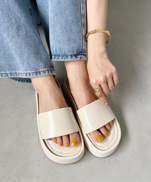 CLEA（クレア）の「スクエアトゥ厚底サンダル（サンダル・レディース・アイボリー/ブラック・24.5cm/23.5cm）」の3枚目の写真