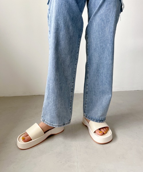 CLEA（クレア）の「スクエアトゥ厚底サンダル（サンダル・レディース・アイボリー/ブラック・24.5cm/23.5cm）」の6枚目の写真