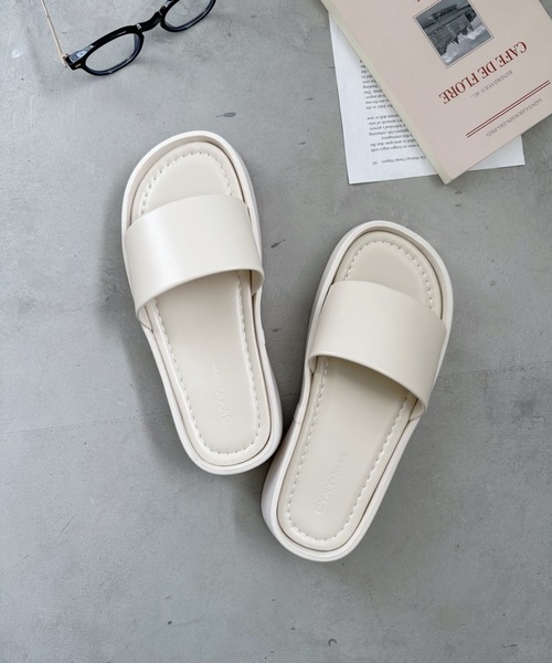 CLEA（クレア）の「スクエアトゥ厚底サンダル（サンダル・レディース・アイボリー/ブラック・24.5cm/23.5cm）」の21枚目の写真