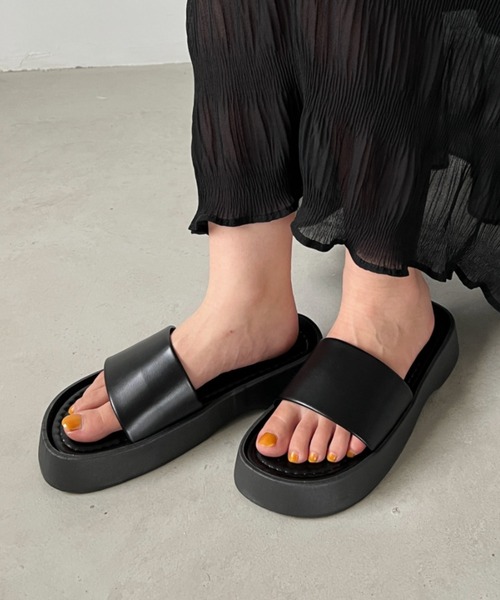 CLEA（クレア）の「スクエアトゥ厚底サンダル（サンダル・レディース・アイボリー/ブラック・24.5cm/23.5cm）」の22枚目の写真