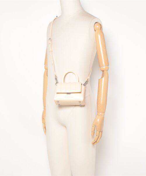 CHARLES & KEITH（チャールズ & キース）の「パッド トップハンドルバッグ（ハンドバッグ・レディース・ブラック/イエロー/ベージュ・S）」の15枚目の写真