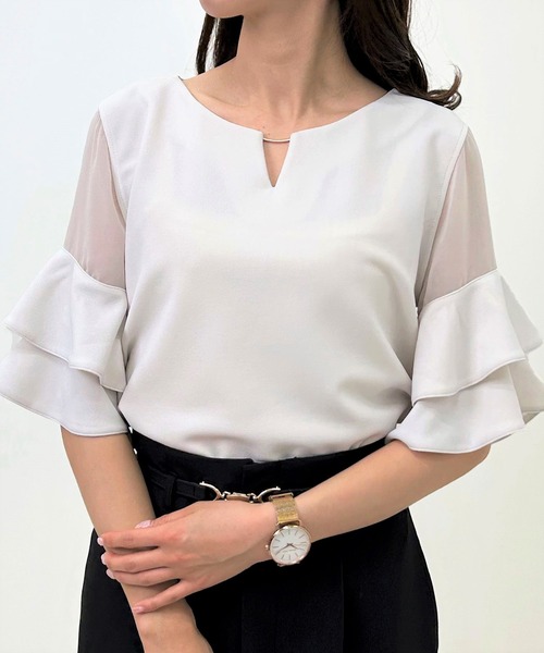 INGNI(イング)の「袖シアーフレアピン付トップス(Tシャツ/カットソー・レディース・グレー系その他/ライトブルー/ブラック/オフホワイト・M)」の1枚目の写真