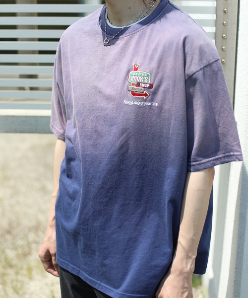 HOOK(フック)の「HOOK -original- 個性派グラデーション暈し染め刺繍ビッグTEE (SS)(Tシャツ/カットソー・メンズ・ブルー/ブラック・M/L/XL)」の2枚目の写真