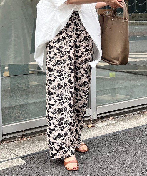 PUAL CE CIN(ピュアルセシン)の「【WEB限定】花柄プリントパンツ(その他パンツ・レディース・ブラック/ベージュ/アイボリー・FREE)」の3枚目の写真