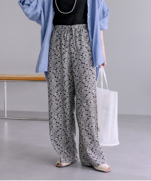 PUAL CE CIN(ピュアルセシン)の「【WEB限定】花柄プリントパンツ(その他パンツ・レディース・ブラック/ベージュ/アイボリー・FREE)」の1枚目の写真