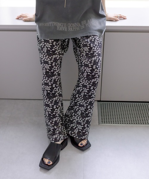 PUAL CE CIN(ピュアルセシン)の「【WEB限定】花柄プリントパンツ(その他パンツ・レディース・ブラック/ベージュ/アイボリー・FREE)」の2枚目の写真