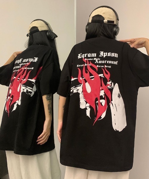 MGV(エムジーヴィー)の「ストリートプリントロゴTシャツ(Tシャツ/カットソー・レディース・ホワイト/ブラック・MEDIUM/LARGE/X-LARGE)」の1枚目の写真