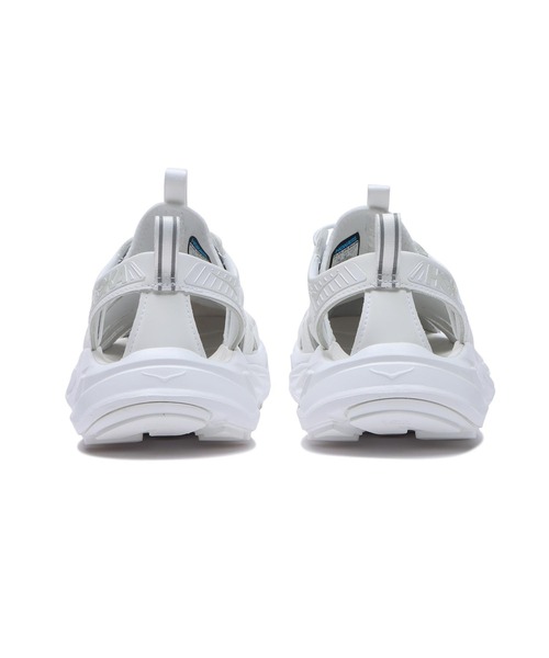 HOKA（ホカ）の「HOPARA　1123112-WHWH（サンダル・メンズ・ホワイト・27.0cm/28.0cm/26.0cm/29.0cm/25.0cm/24.0cm/23.0cm/27.5cm/26.5cm/24.5cm/23.5cm/25.5cm）」の5枚目の写真