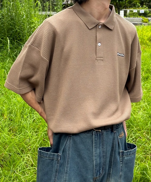 Perushu(ペルーシュ)の「ワンポイントワッフルポロ(ポロシャツ・メンズ・ブラウン/グレー/ネイビー・LARGE/MEDIUM)」の2枚目の写真