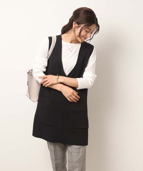 SHOO・LA・RUE（シューラルー）の「◆【2点セット】スポンディッシュ 深Vベスト＋ロンT（その他トップス・レディース・サンドベージュ/ブラック/ブルー・02/03/04）」の20枚目の写真