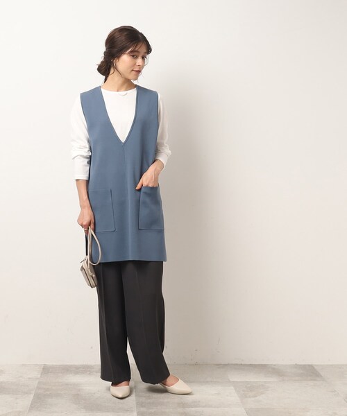 SHOO・LA・RUE（シューラルー）の「◆【2点セット】スポンディッシュ 深Vベスト＋ロンT（その他トップス・レディース・サンドベージュ/ブラック/ブルー・02/03/04）」の16枚目の写真