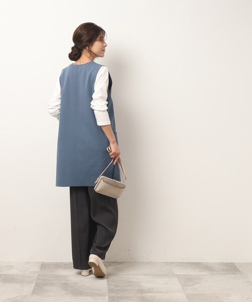 SHOO・LA・RUE（シューラルー）の「◆【2点セット】スポンディッシュ 深Vベスト＋ロンT（その他トップス・レディース・サンドベージュ/ブラック/ブルー・02/03/04）」の5枚目の写真