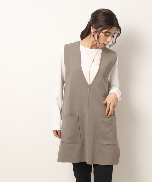 SHOO・LA・RUE（シューラルー）の「◆【2点セット】スポンディッシュ 深Vベスト＋ロンT（その他トップス・レディース・サンドベージュ/ブラック/ブルー・02/03/04）」の17枚目の写真