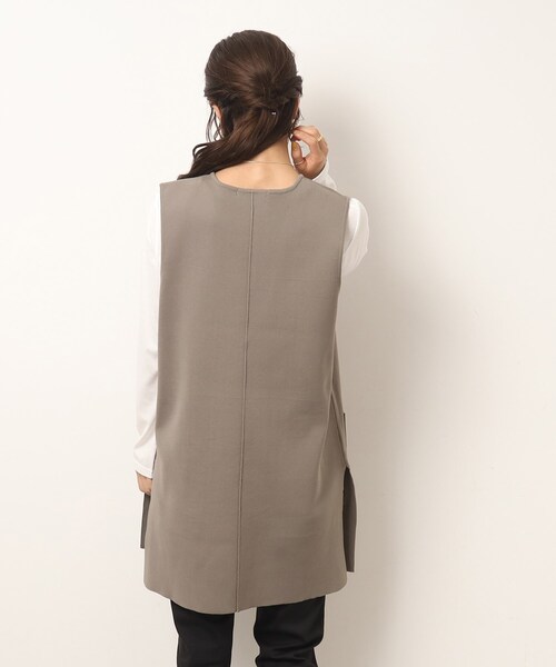 SHOO・LA・RUE（シューラルー）の「◆【2点セット】スポンディッシュ 深Vベスト＋ロンT（その他トップス・レディース・サンドベージュ/ブラック/ブルー・02/03/04）」の6枚目の写真