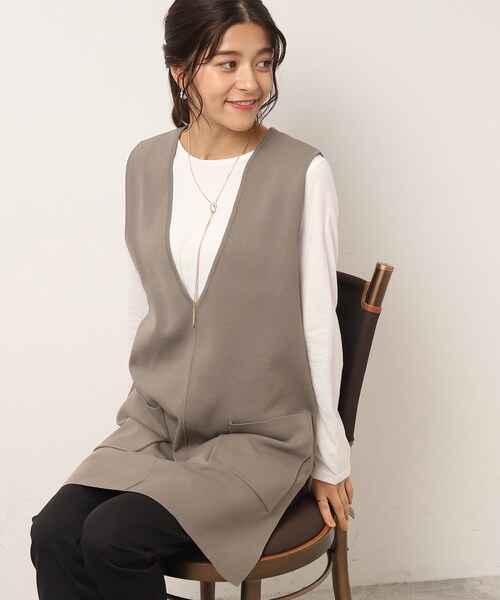 SHOO・LA・RUE（シューラルー）の「◆【2点セット】スポンディッシュ 深Vベスト＋ロンT（その他トップス・レディース・サンドベージュ/ブラック/ブルー・02/03/04）」の10枚目の写真