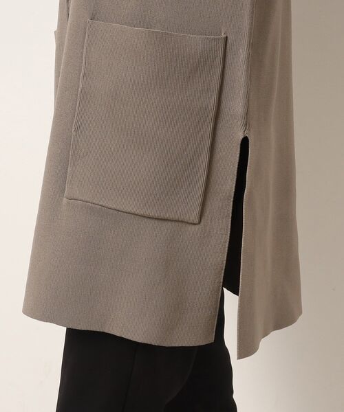 SHOO・LA・RUE（シューラルー）の「◆【2点セット】スポンディッシュ 深Vベスト＋ロンT（その他トップス・レディース・サンドベージュ/ブラック/ブルー・02/03/04）」の11枚目の写真