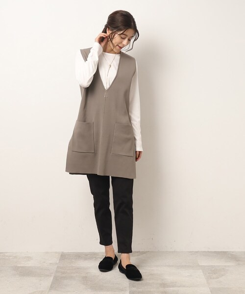 SHOO・LA・RUE（シューラルー）の「◆【2点セット】スポンディッシュ 深Vベスト＋ロンT（その他トップス・レディース・サンドベージュ/ブラック/ブルー・02/03/04）」の19枚目の写真