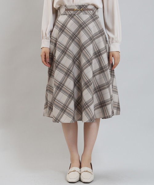 TRUDEA(トルディア)の「ビット付きチェックフレアスカート(スカート・レディース・ベージュ・SMALL/MEDIUM/LARGE)」の7枚目の写真