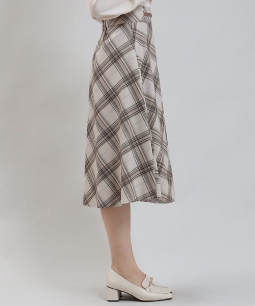 TRUDEA(トルディア)の「ビット付きチェックフレアスカート(スカート・レディース・ベージュ・SMALL/MEDIUM/LARGE)」の8枚目の写真