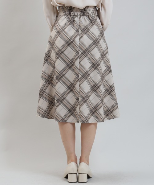 TRUDEA(トルディア)の「ビット付きチェックフレアスカート(スカート・レディース・ベージュ・SMALL/MEDIUM/LARGE)」の9枚目の写真