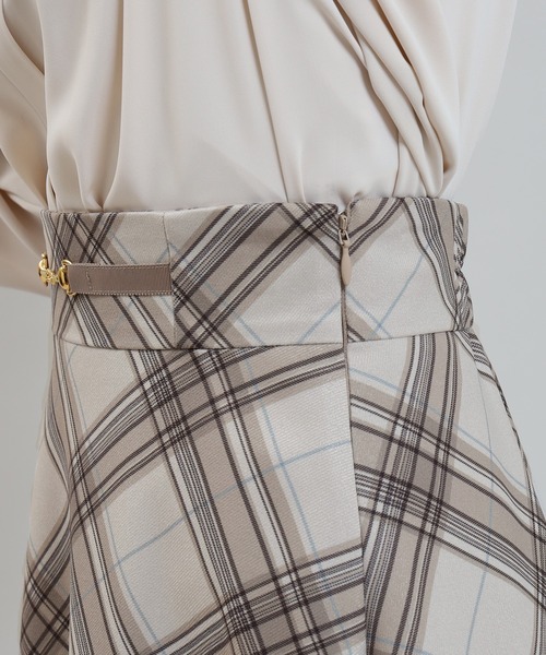 TRUDEA(トルディア)の「ビット付きチェックフレアスカート(スカート・レディース・ベージュ・SMALL/MEDIUM/LARGE)」の11枚目の写真