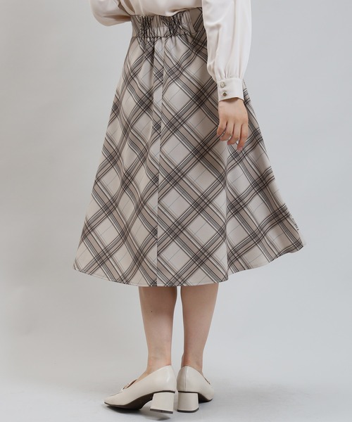 TRUDEA(トルディア)の「ビット付きチェックフレアスカート(スカート・レディース・ベージュ・SMALL/MEDIUM/LARGE)」の2枚目の写真