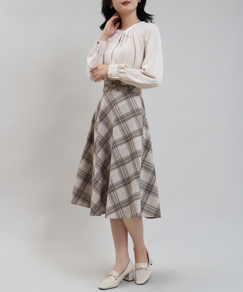 TRUDEA(トルディア)の「ビット付きチェックフレアスカート(スカート・レディース・ベージュ・SMALL/MEDIUM/LARGE)」の4枚目の写真
