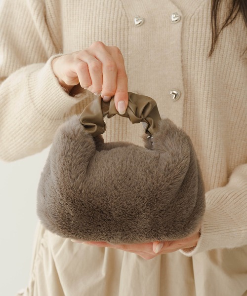 ZAKKA-BOX（ザッカボックス）の「フェイクファーワンハンドルバッグ（ハンドバッグ・レディース・ブラック/ライトベージュ/グレー系その他・FREE）」の2枚目の写真