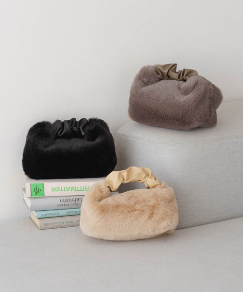 ZAKKA-BOX（ザッカボックス）の「フェイクファーワンハンドルバッグ（ハンドバッグ・レディース・ブラック/ライトベージュ/グレー系その他・FREE）」の4枚目の写真