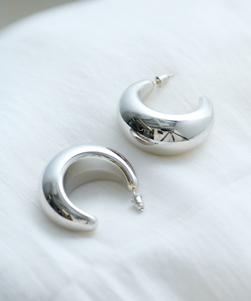 THE PAUSE（ザ ポーズ）の「【THE PAUSE】ラウンドボリュームピアス（ピアス（両耳用）・レディース・シルバー/ゴールド・FREE）」の3枚目の写真