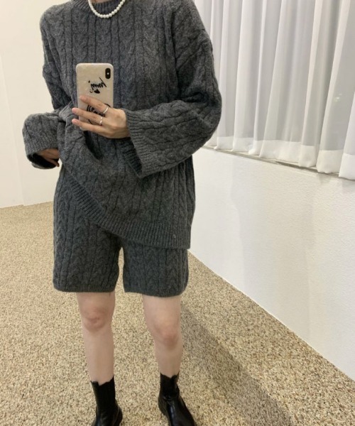 AMELY（エミリー）の「ケーブルニットセットアップ（セットアップ・レディース・ベージュ/ダークグレー・フリー）」の4枚目の写真